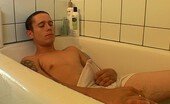 Grant masserend onder de douche