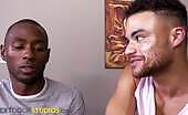 Twee zwarte mannen verwennen zijn strakke kontje  - NextDoorStudios